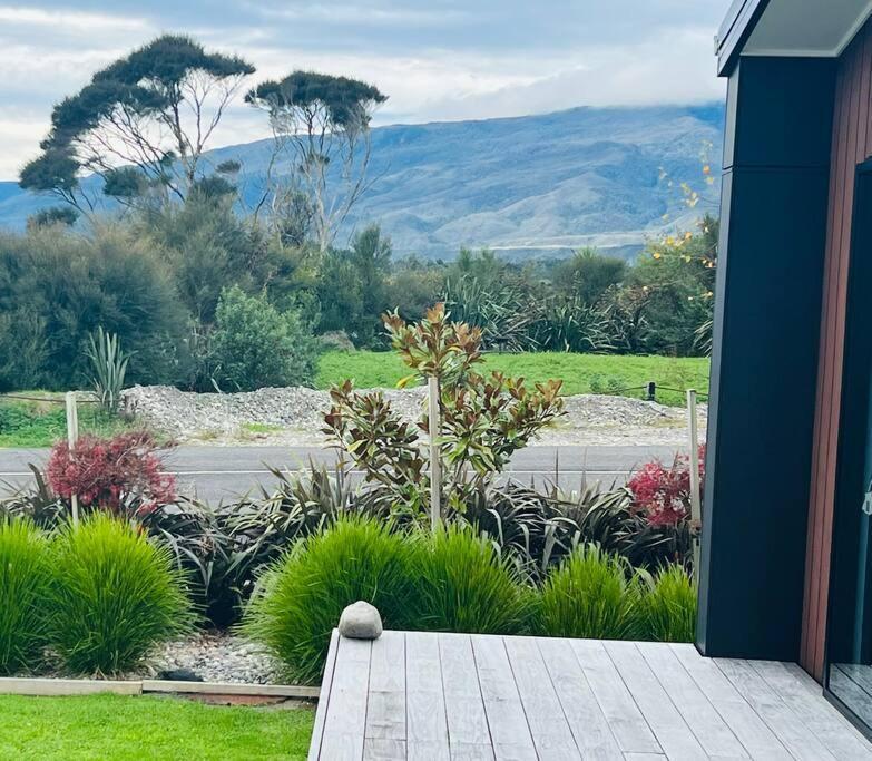 Miss Eastons Whare Villa Westport Exterior photo